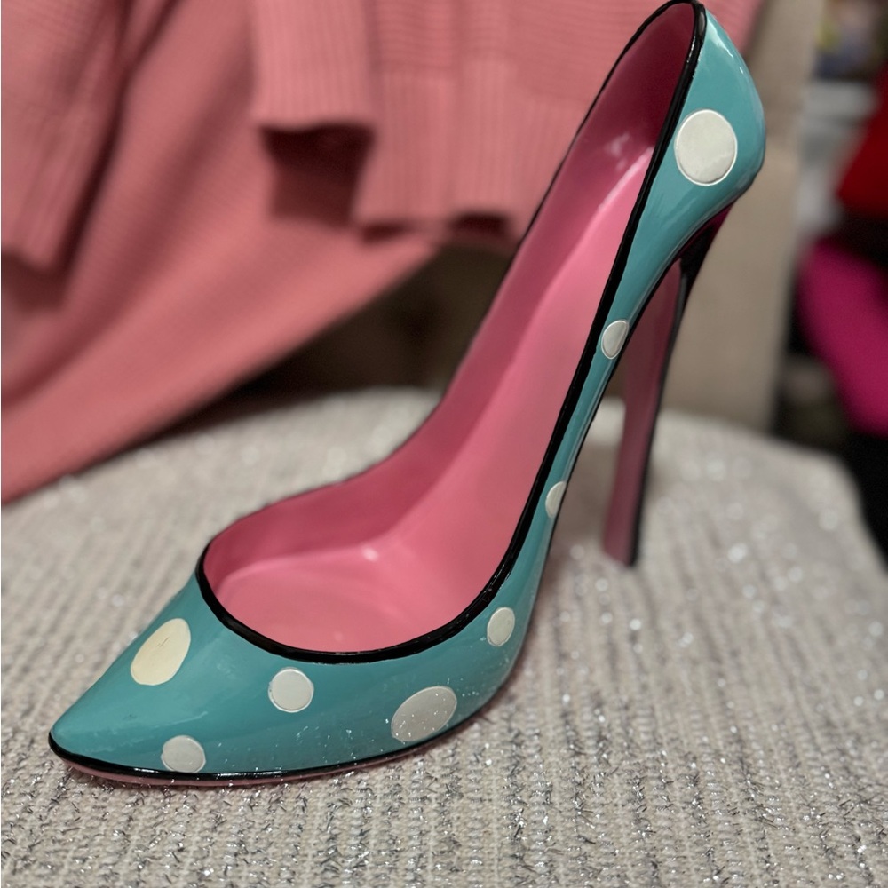 Do stiletto wine bottle holder. My Evergreen.